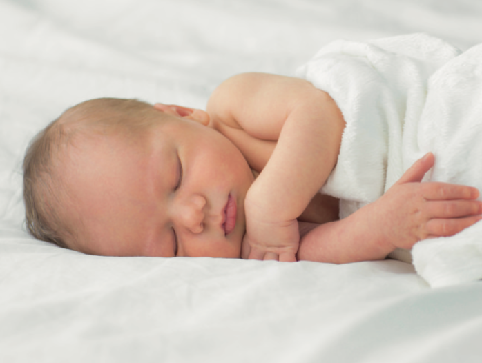 Naissance : pourquoi conserver le vernix sur la peau de bébé