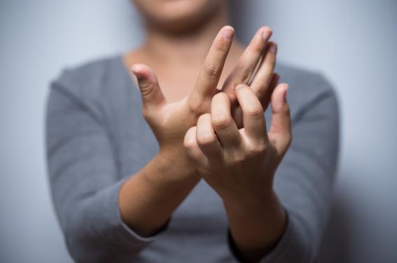 Dermite des mains : une nouvelle vision de la prise en charge pluridisciplinaire Quoi de neuf dans l’eczéma chronique des mains en 2021 ?